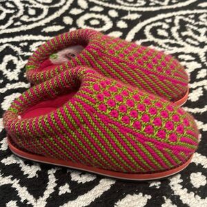 floral pattern Vibrant Pink Kids wool handKnit Slippers 9in US 3-4y